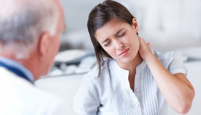 Rendez-vous chez le médecin pour des douleurs au cou